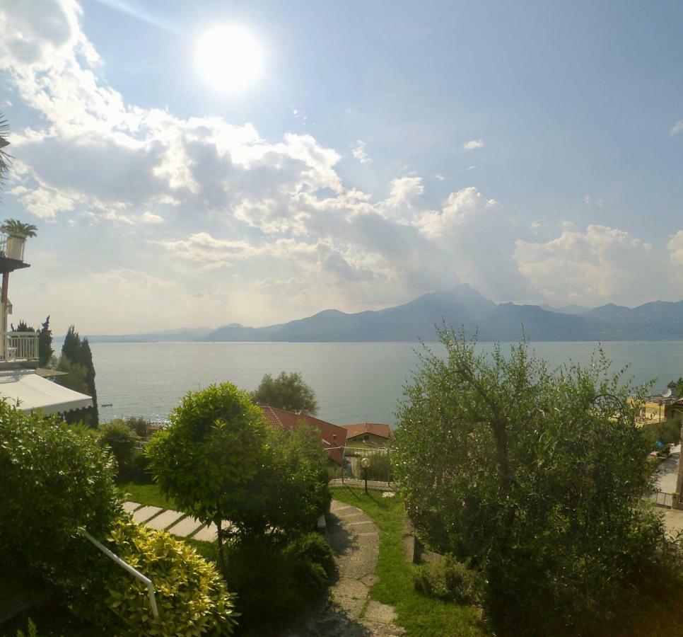 Residence La Mignon - Terrazza Torri Del Benaco Buitenkant foto